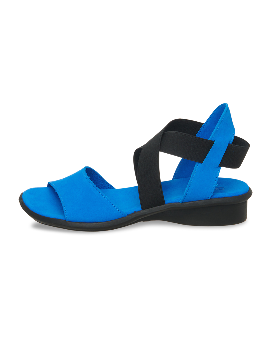 Satia sandals