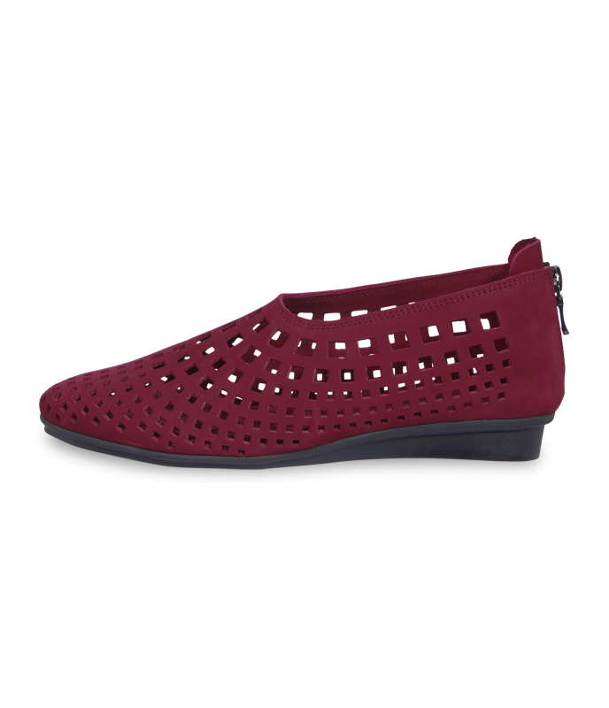 Nirick slip on