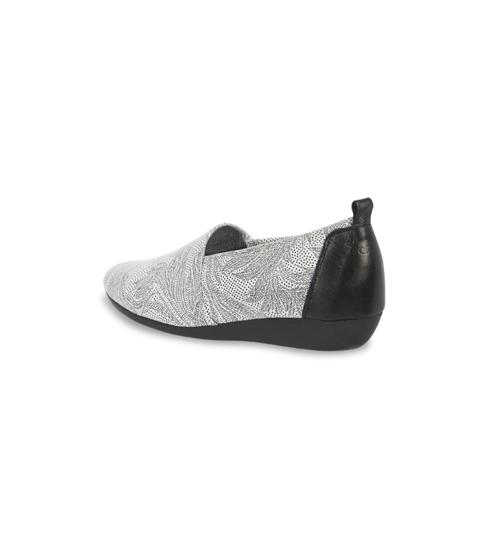 Onyko slip on