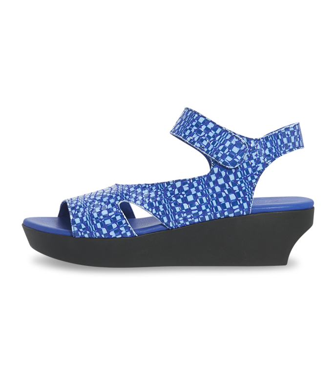 Soqeto sandals