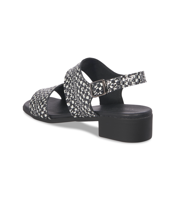 Tinaka sandals