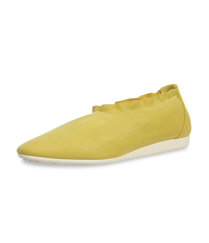 Lamiss slip on