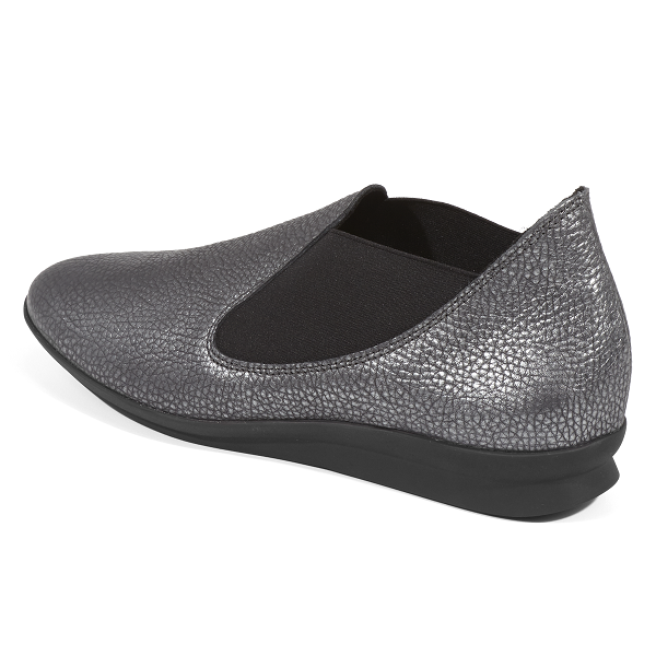 Naskwa slip on