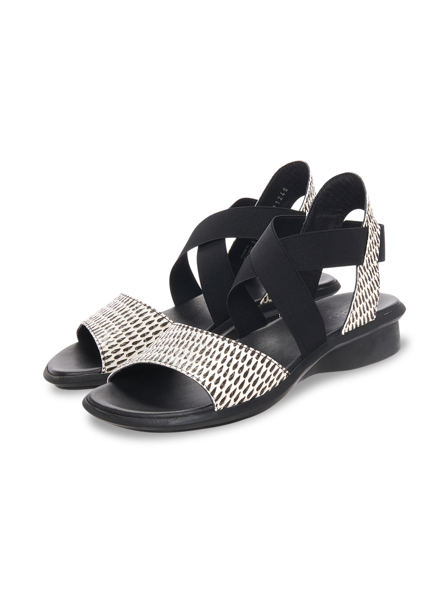 Satia sandals