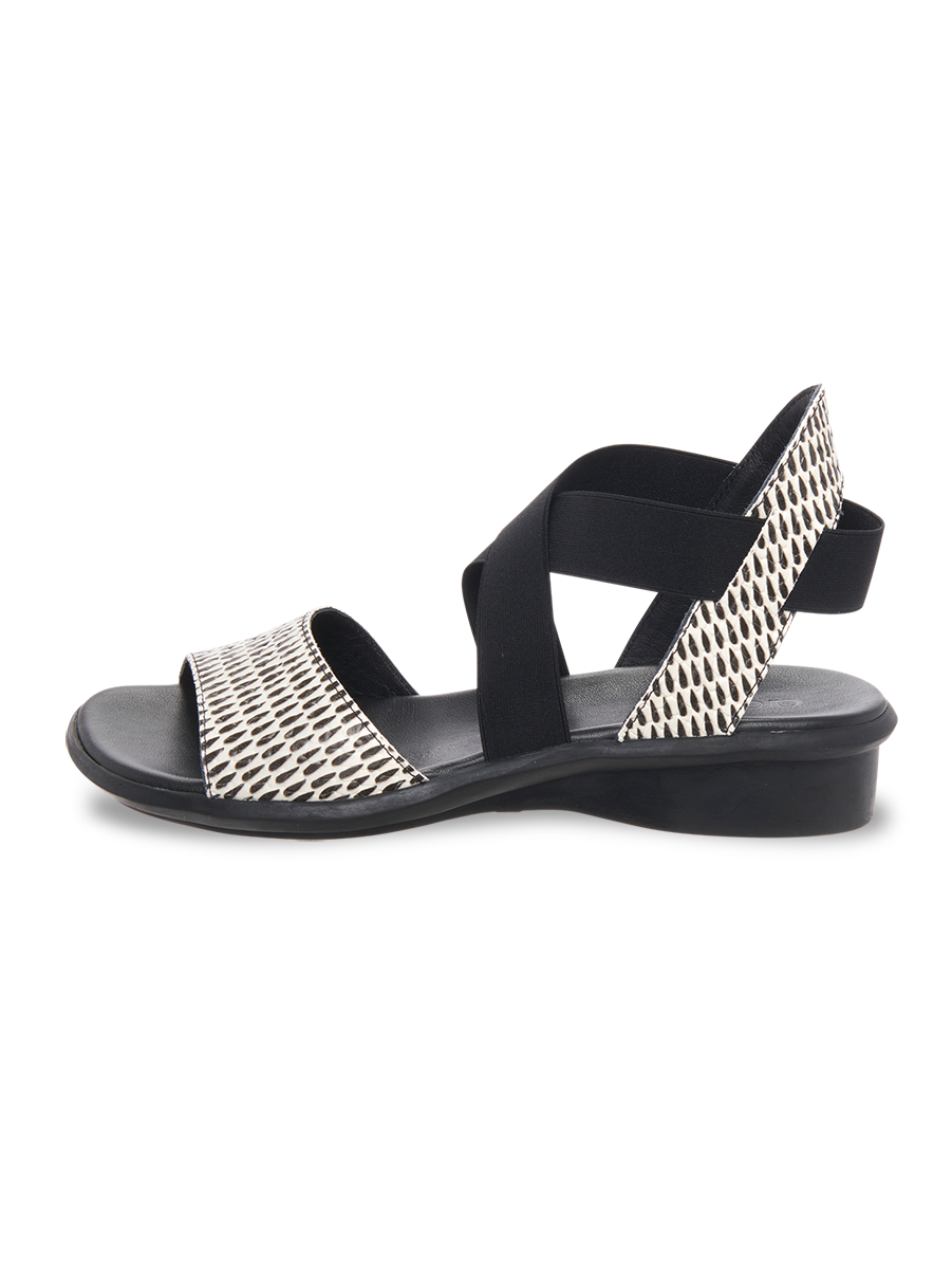 Satia sandals