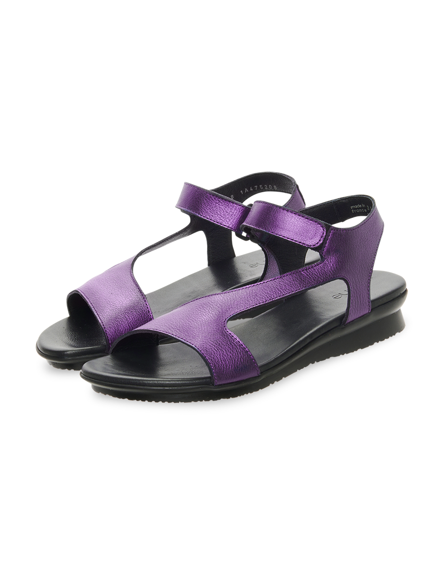 Auhako sandals