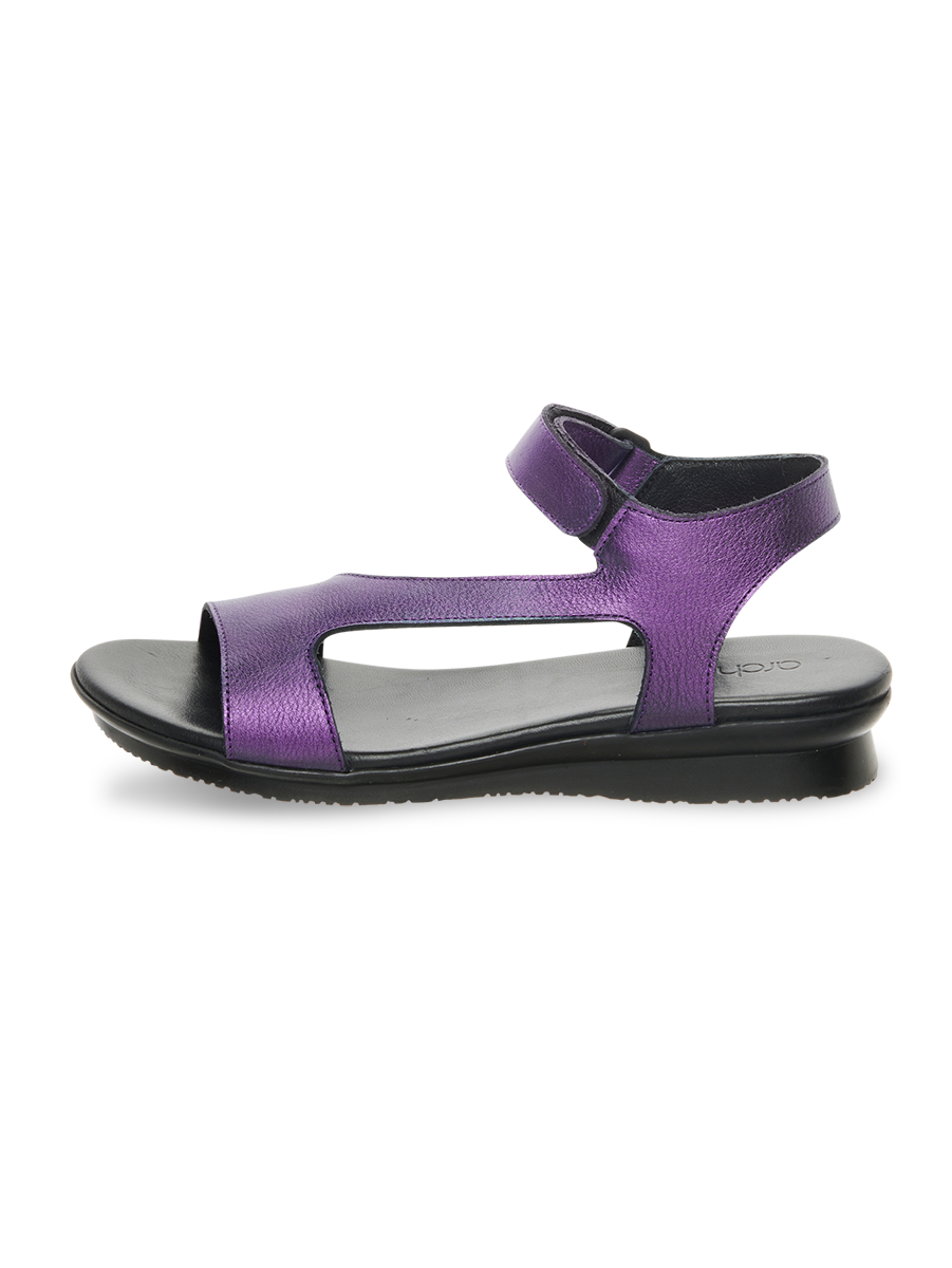 Auhako sandals